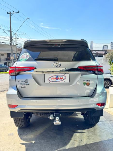 TOYOTA Hilux SW4 2.8 16V 4P SRX 4X4 7 LUGARES TURBO DIESEL AUTOM�TICO, Foto 3