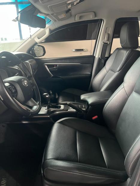 TOYOTA Hilux SW4 2.8 16V 4P SRX 4X4 7 LUGARES TURBO DIESEL AUTOM�TICO, Foto 15