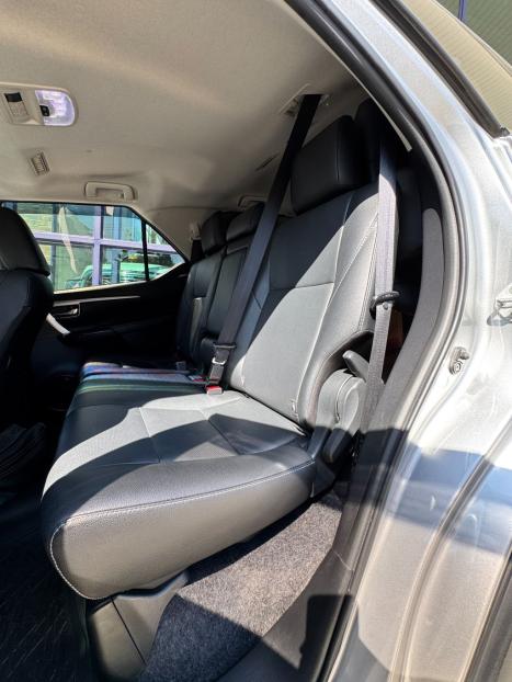 TOYOTA Hilux SW4 2.8 16V 4P SRX 4X4 7 LUGARES TURBO DIESEL AUTOM�TICO, Foto 20