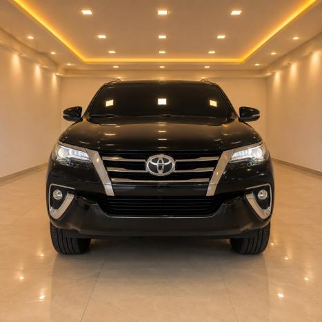 TOYOTA Hilux SW4 2.8 16V 4P SRX 4X4 7 LUGARES TURBO DIESEL AUTOM�TICO, Foto 2