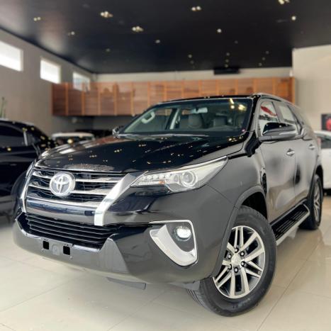 TOYOTA Hilux SW4 2.8 16V 4P SRX 4X4 7 LUGARES TURBO DIESEL AUTOMÁTICO, Foto 1