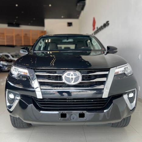 TOYOTA Hilux SW4 2.8 16V 4P SRX 4X4 7 LUGARES TURBO DIESEL AUTOMÁTICO, Foto 2