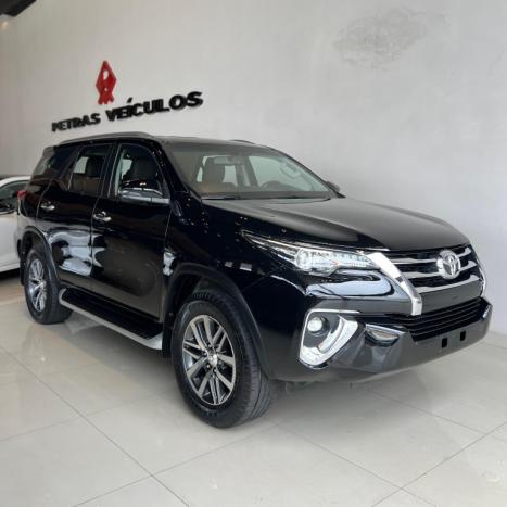 TOYOTA Hilux SW4 2.8 16V 4P SRX 4X4 7 LUGARES TURBO DIESEL AUTOMÁTICO, Foto 3