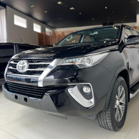 TOYOTA Hilux SW4 2.8 16V 4P SRX 4X4 7 LUGARES TURBO DIESEL AUTOMÁTICO, Foto 5
