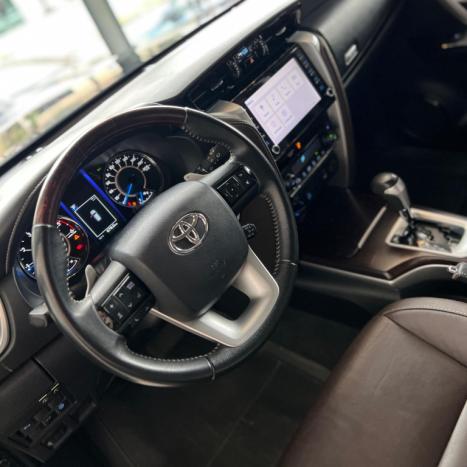 TOYOTA Hilux SW4 2.8 16V 4P SRX 4X4 7 LUGARES TURBO DIESEL AUTOMÁTICO, Foto 8