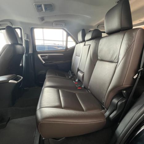 TOYOTA Hilux SW4 2.8 16V 4P SRX 4X4 7 LUGARES TURBO DIESEL AUTOMÁTICO, Foto 11