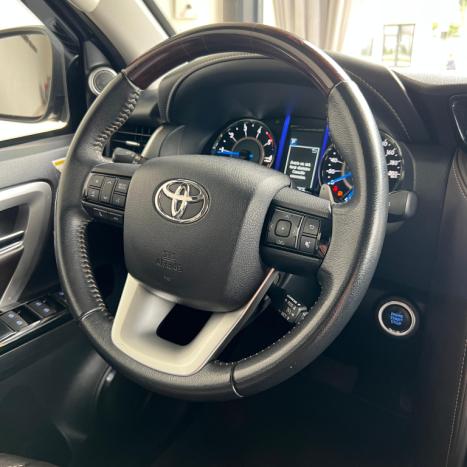 TOYOTA Hilux SW4 2.8 16V 4P SRX 4X4 7 LUGARES TURBO DIESEL AUTOMÁTICO, Foto 15