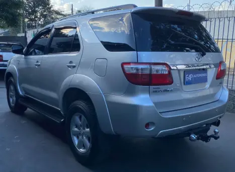TOYOTA Hilux SW4 3.0 16V 4P SRV 4X4 7 LUGARES TURBO DIESEL AUTOMTICO, Foto 5