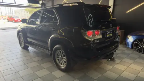 TOYOTA Hilux SW4 3.0 16V 4P SRV 4X4 7 LUGARES TURBO DIESEL AUTOMTICO, Foto 8