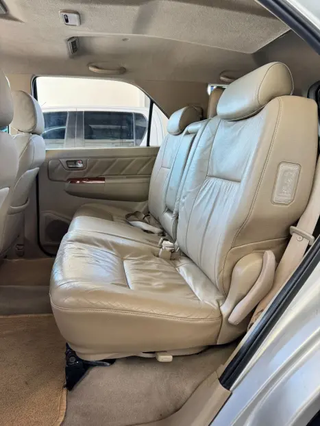 TOYOTA Hilux SW4 3.0 16V 4P SRV 4X4 7 LUGARES TURBO DIESEL AUTOM�TICO, Foto 14