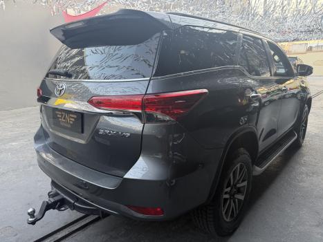 TOYOTA Hilux SW4 4.0 V6 24V 4P SRX 4X4 7 LUGARES AUTOM�TICO, Foto 5