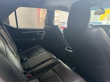 TOYOTA Hilux SW4 4.0 V6 24V 4P SRX 4X4 7 LUGARES AUTOM�TICO, Foto 8