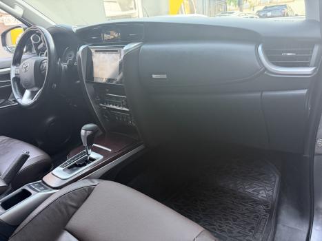 TOYOTA Hilux SW4 4.0 V6 24V 4P SRX 4X4 7 LUGARES AUTOM�TICO, Foto 12