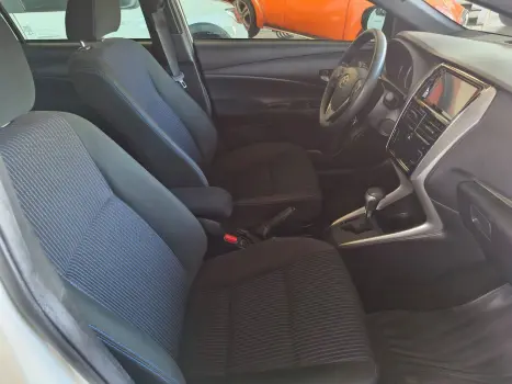 TOYOTA Yaris Hatch 1.5 16V 4P FLEX XL PLUS CONNECT MULTIDRIVE AUTOMTICO CVT, Foto 10
