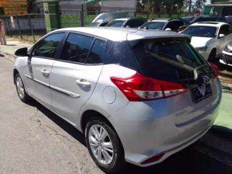 TOYOTA Yaris Hatch 1.3 16V 4P FLEX XL PLUS TECH MULTIDRIVE AUTOM�TICO CVT, Foto 4