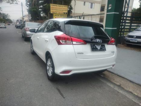 TOYOTA Yaris Hatch 1.3 16V 4P FLEX XL PLUS TECH MULTIDRIVE AUTOM�TICO CVT, Foto 3