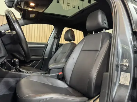 VOLKSWAGEN Jetta 1.4 4P 250 TSI R-LINE AUTOM�TICO, Foto 19