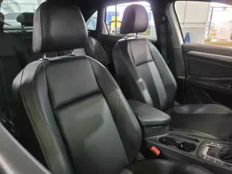 VOLKSWAGEN Jetta 1.4 4P 250 TSI R-LINE AUTOM�TICO, Foto 9