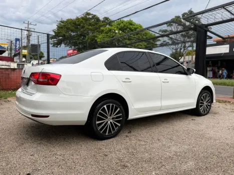 VOLKSWAGEN Jetta 2.0 4P COMFORTLINE TIPTRONIC AUTOM�TICO, Foto 4