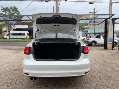 VOLKSWAGEN Jetta 2.0 4P COMFORTLINE TIPTRONIC AUTOM�TICO, Foto 13