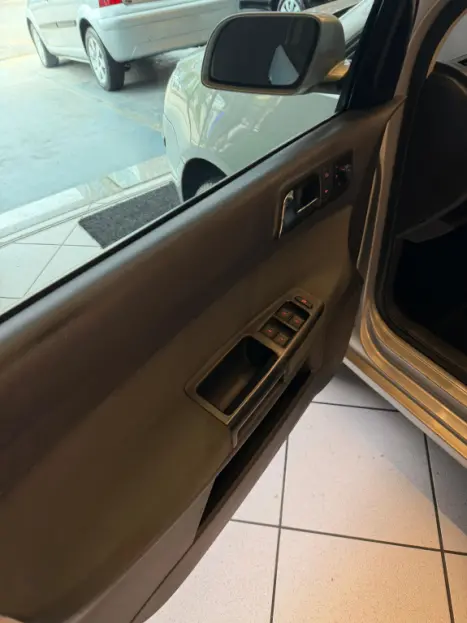 VOLKSWAGEN Polo Sedan 1.6 4P, Foto 2