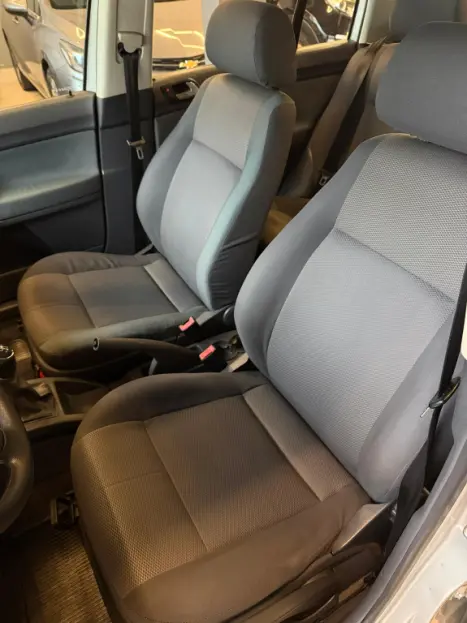 VOLKSWAGEN Polo Sedan 1.6 4P, Foto 6