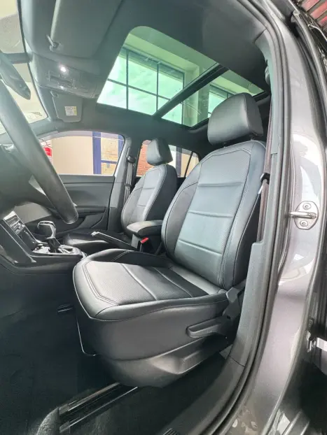 VOLKSWAGEN T-Cross 1.4 4P 250 TSI FLEX HIGHLINE AUTOM�TICO, Foto 9