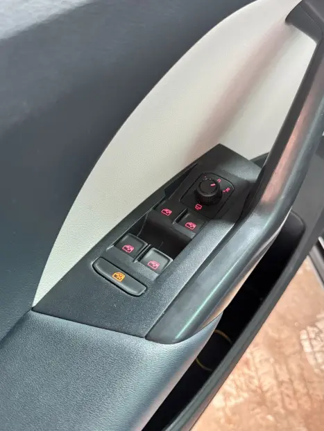 VOLKSWAGEN T-Cross 1.4 4P 250 TSI FLEX HIGHLINE AUTOM�TICO, Foto 11