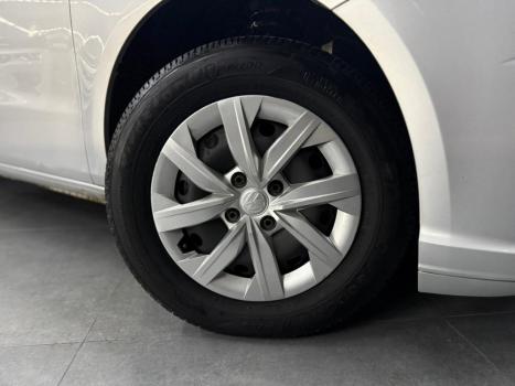 VOLKSWAGEN Voyage , Foto 2