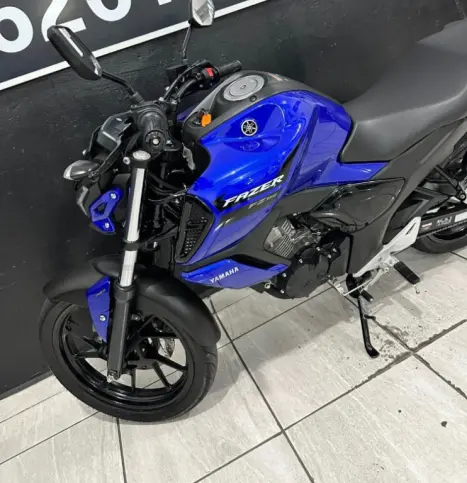 YAMAHA FZ 15 Fazer ABS, Foto 11