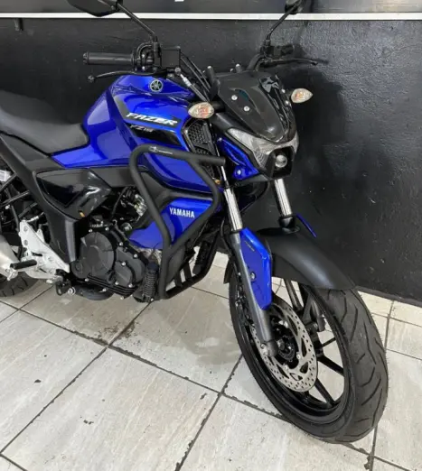 YAMAHA FZ 15 Fazer ABS, Foto 2