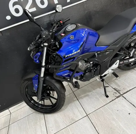 YAMAHA FZ 15 Fazer ABS, Foto 7