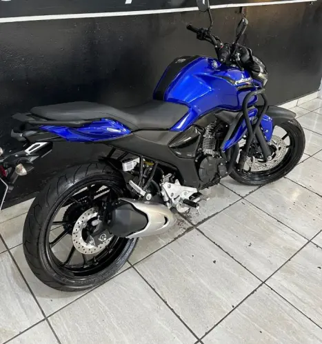 YAMAHA FZ 15 Fazer ABS, Foto 10