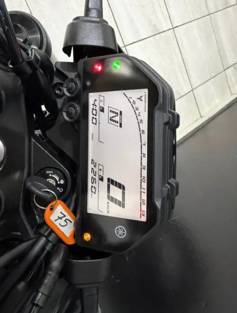 YAMAHA MT-03 300 ABS, Foto 4