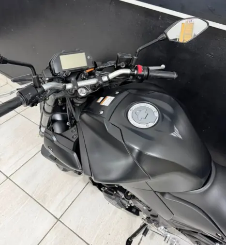 YAMAHA MT-03 300 ABS, Foto 8