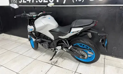 YAMAHA MT-03 300 ABS, Foto 4