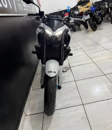 YAMAHA MT-03 300 ABS, Foto 7