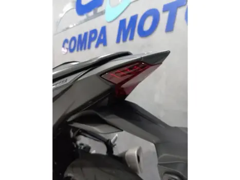 YAMAHA MT-03 300 ABS, Foto 4