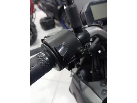 YAMAHA MT-03 300 ABS, Foto 7
