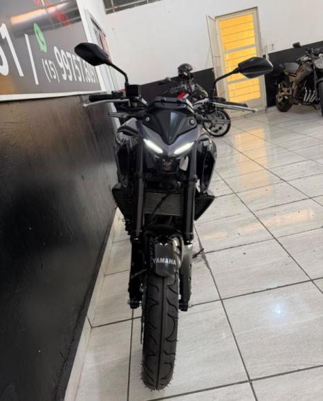 YAMAHA MT-03 300 ABS, Foto 3