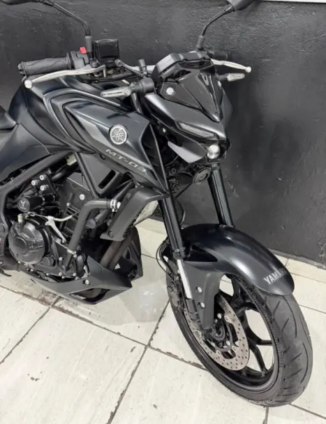 YAMAHA MT-03 300 ABS, Foto 10
