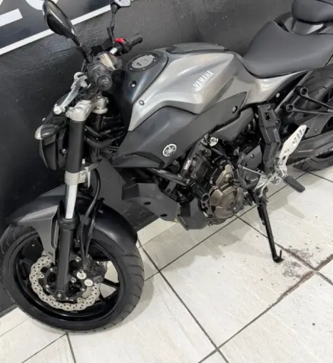 YAMAHA MT-07 700 , Foto 2