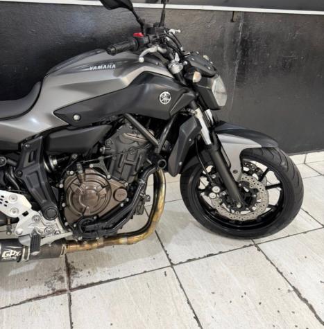 YAMAHA MT-07 700 , Foto 7