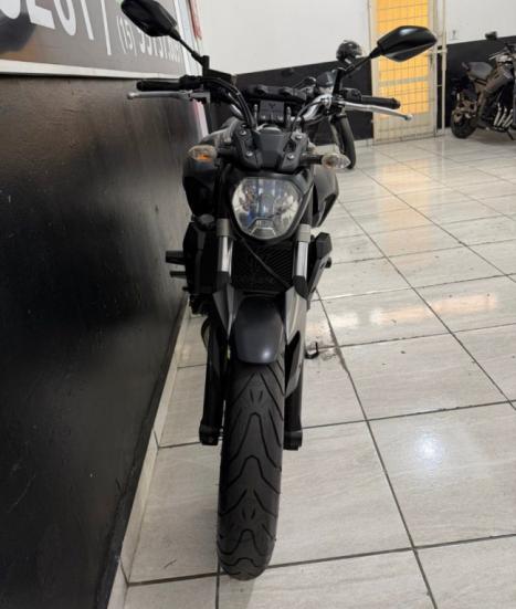 YAMAHA MT-07 700 , Foto 8