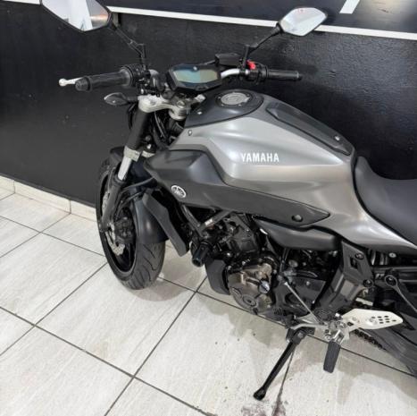 YAMAHA MT-07 700 , Foto 10