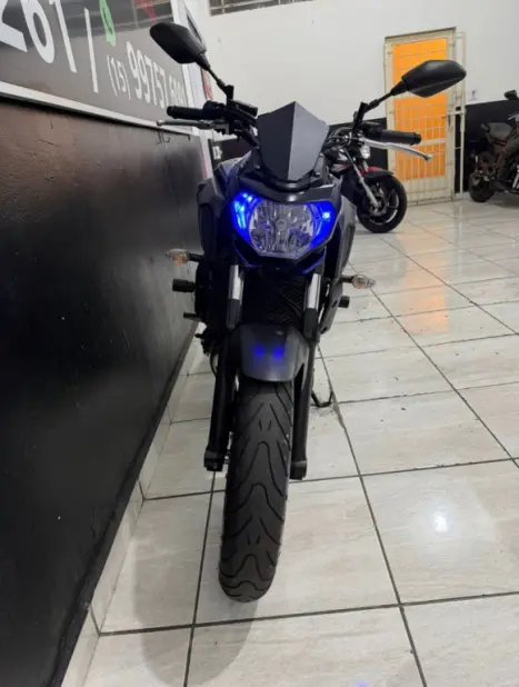 YAMAHA MT-07 700 , Foto 8