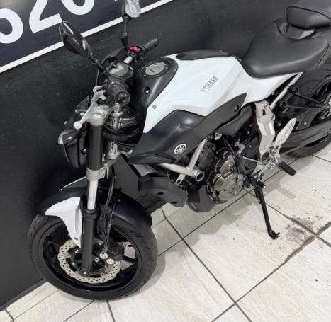 YAMAHA MT-07 700 , Foto 3