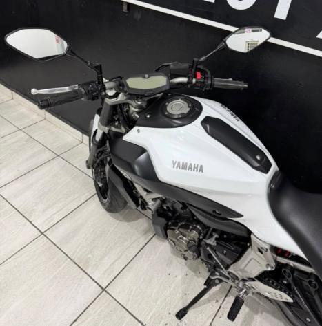 YAMAHA MT-07 700 , Foto 4