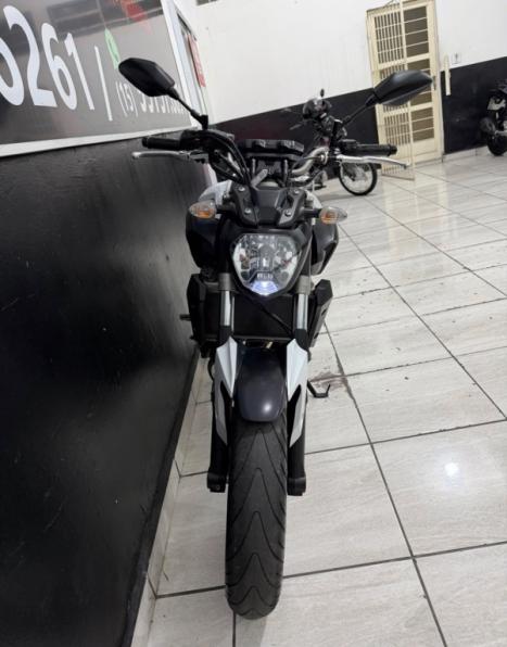 YAMAHA MT-07 700 , Foto 5