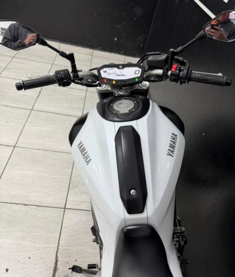 YAMAHA MT-07 700 , Foto 6